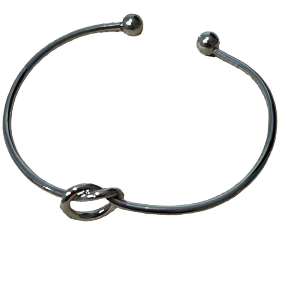 Women’s silver knot bracelet